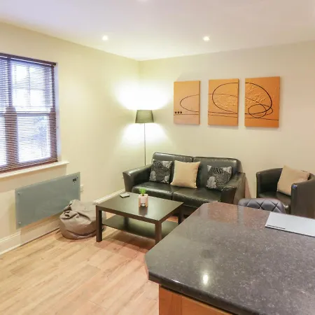 Apartment 6 Admiral Chaloner House *
