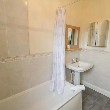 6 Admiral Chaloner House Guisborough