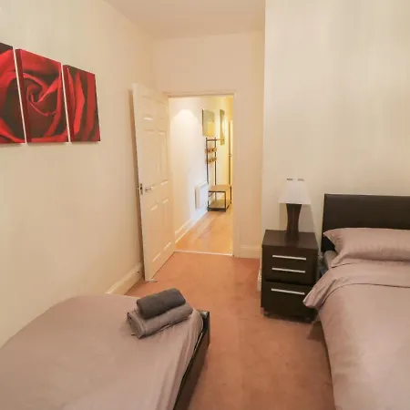6 Admiral Chaloner House Apartment