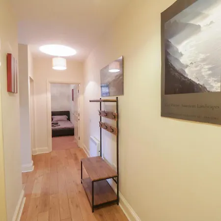 Apartment 6 Admiral Chaloner House *