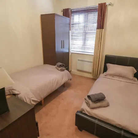 6 Admiral Chaloner House Apartment *